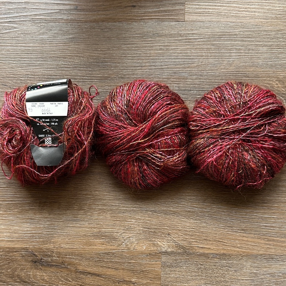 Charlies Red and Gold Yarn for Home Accents